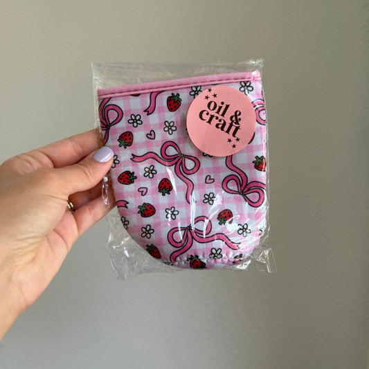 20 oz Strawberries & Bows Cup Cozy